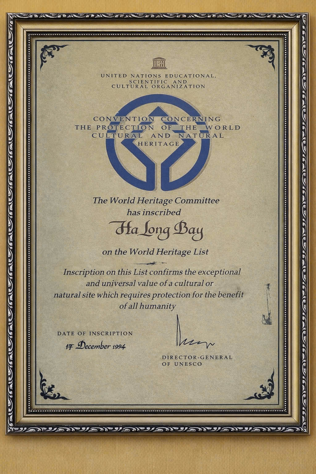 Bằng UNESCO công nhận Vịnh Hạ Long vào danh mục di sản thế giới 1994